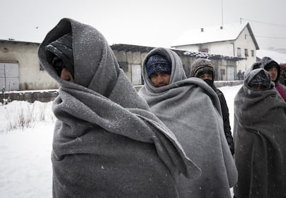 A Belgrado immigrati in coda per un pasto caldo 17