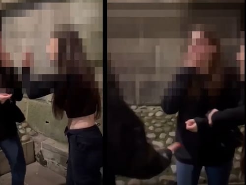 Padova, baby-bulle in azione: ragazzina picchiata e costretta a inginocchiarsi