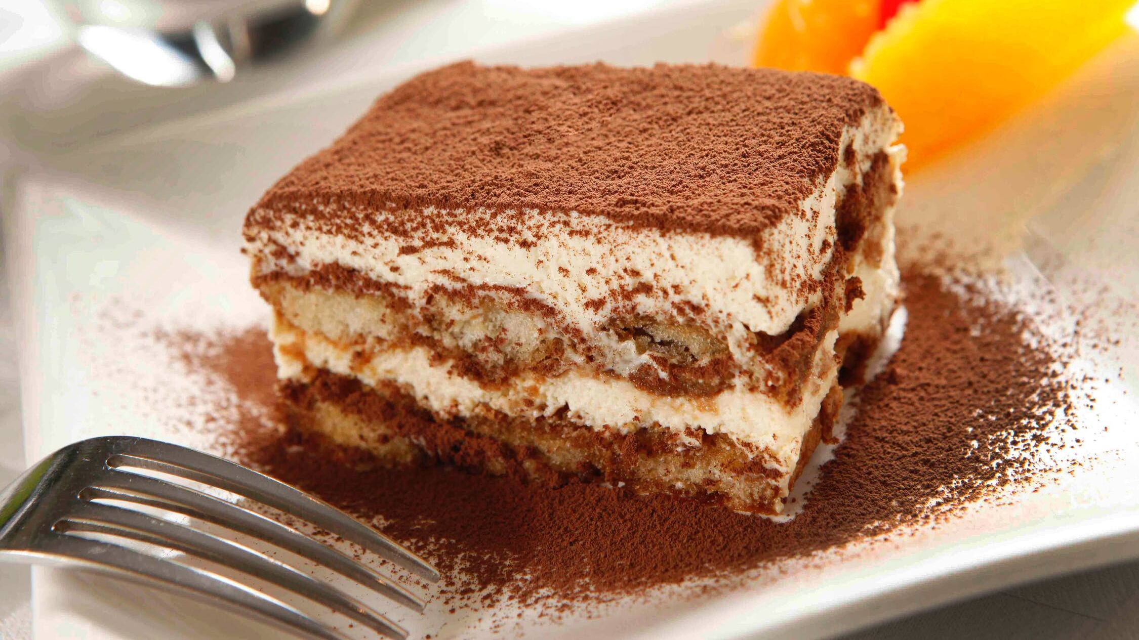 Mangia un tiramisù "vegano", va in coma e muore: cos'è successo