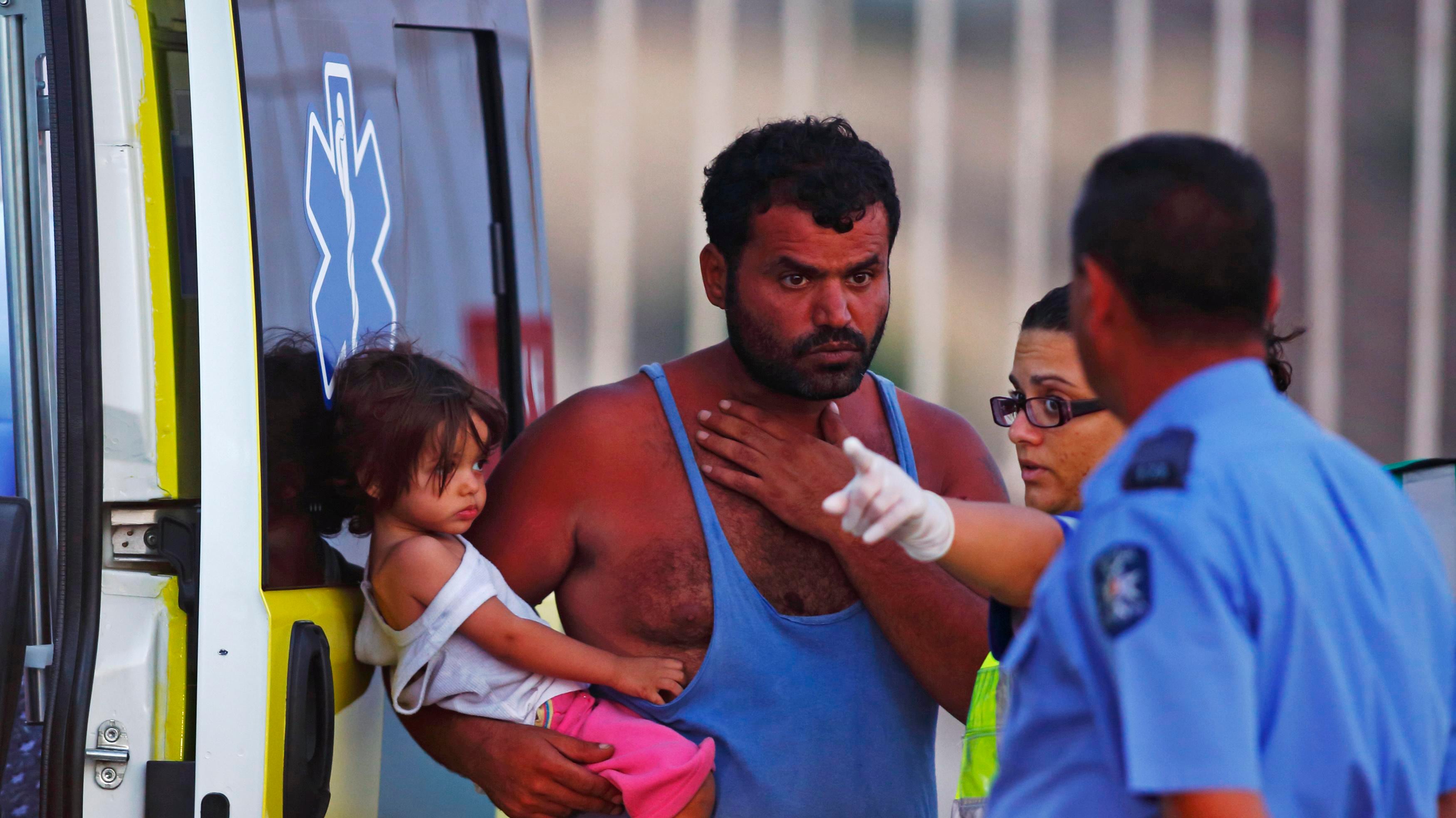 Malta non si piega ai diktat Ue: Letta fa sbarcare a Siracusa i clandestini naufragati in Libia