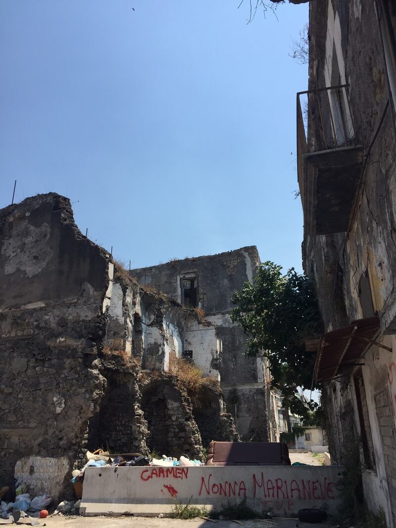 Nel centro di Torre Annunziata, "Pompei moderna" fatta di ruderi abitati 7