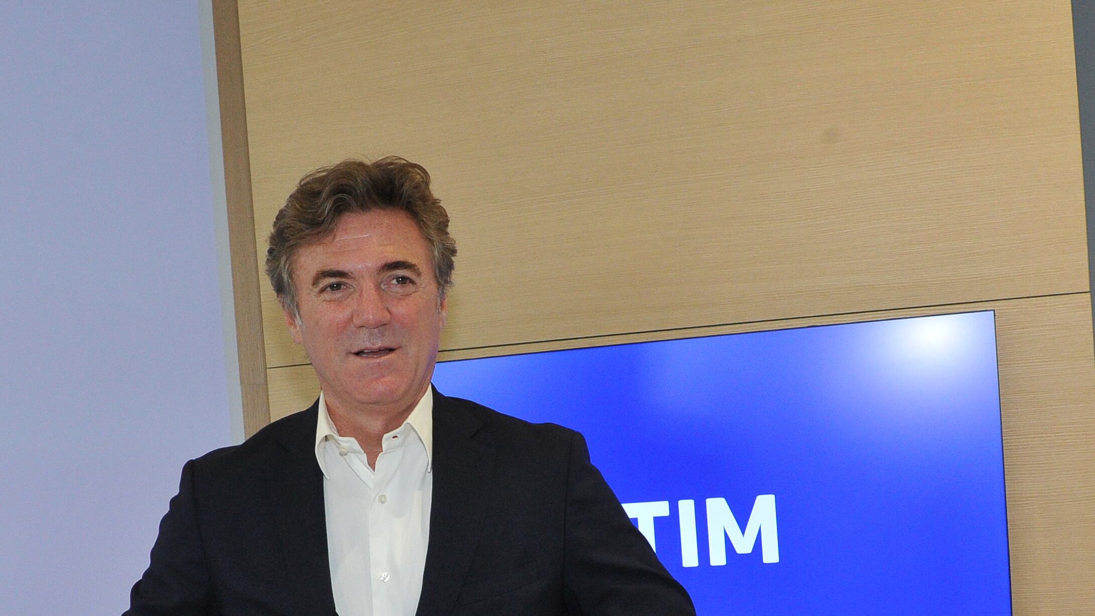 Cattaneo lascia con 25 milioni Il cda vota l'ok, ma si spacca