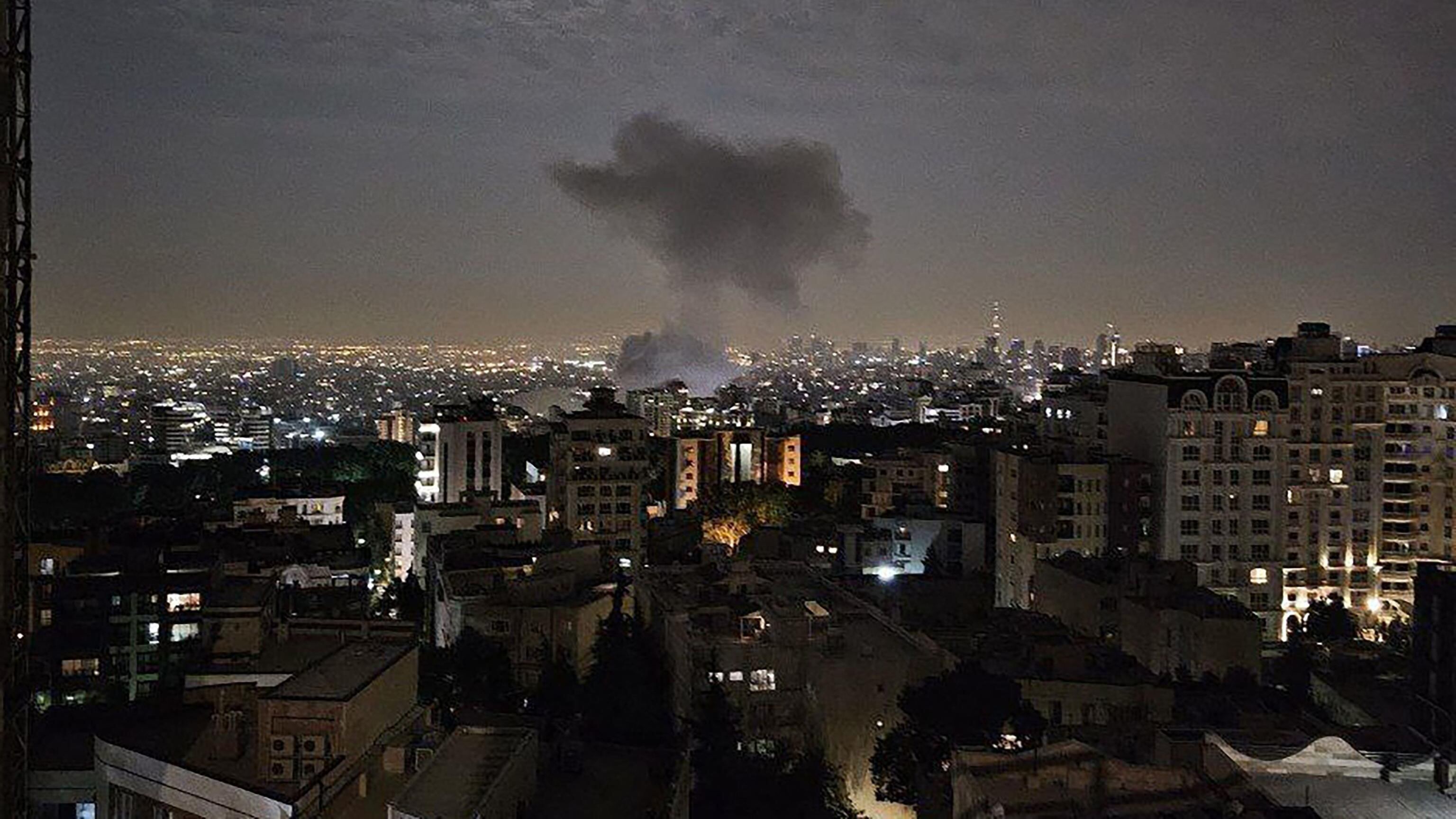 L'attacco di Israele su Teheran e centrali. Gerusalemme e Telaviv colpite dai missili. E gli Usa le difendono