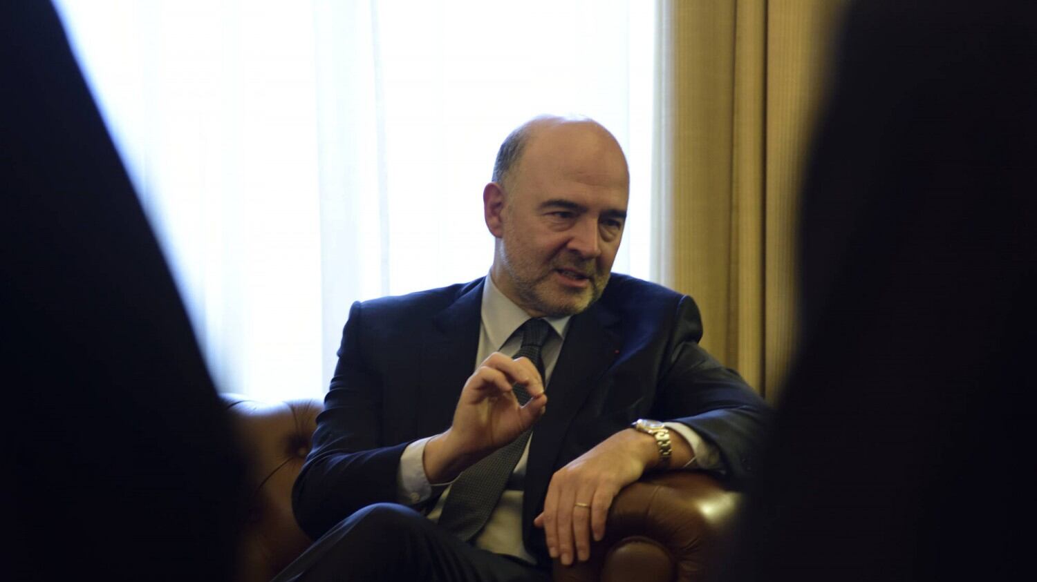 Moscovici attacca ancora: "L'Ue può implodere a causa di Salvini, Le Pen e Orban"