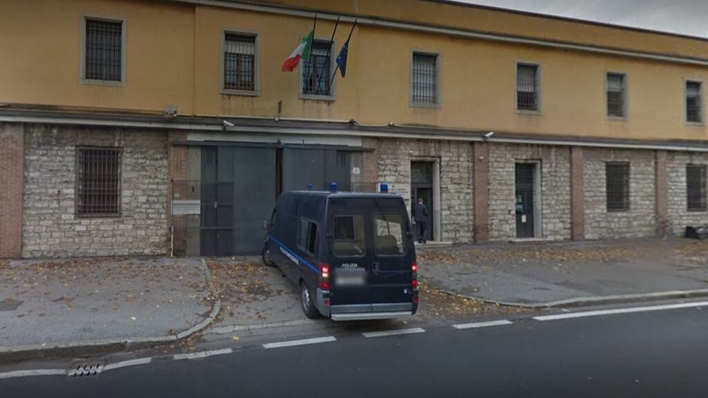 Brescia, agenti aggrediti con lamette da magrebini inneggianti Isis