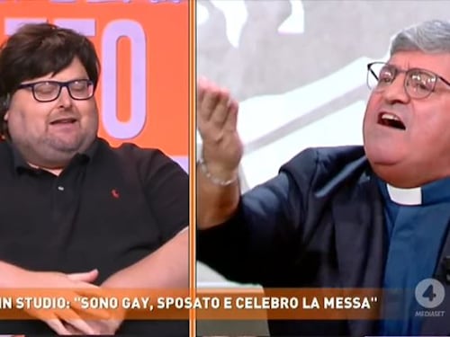 "Pupazzo", "Dici stro...". Scontro in tv tra Adinolfi e don Patrizio