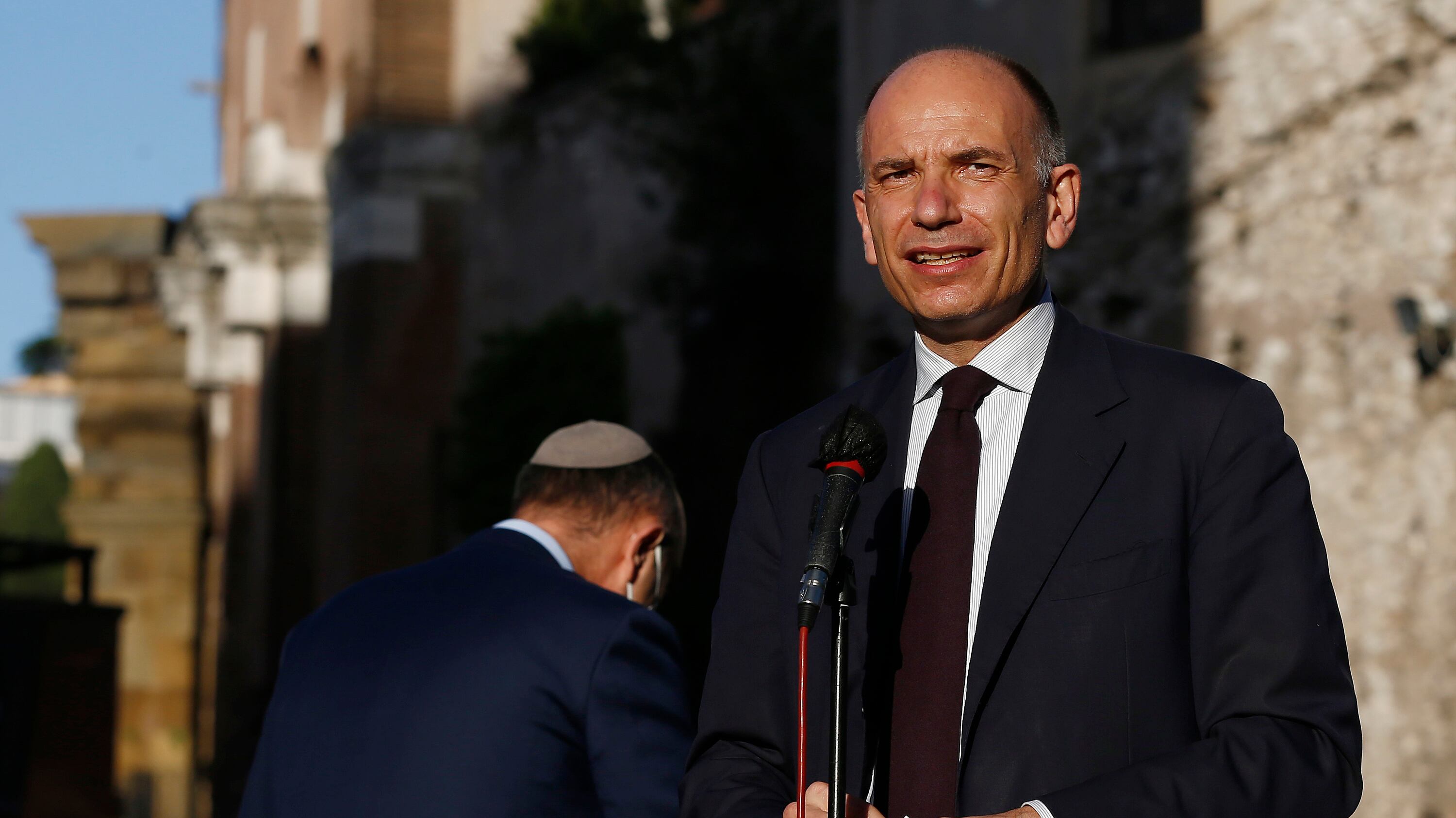 Le sparate "grilline" di Letta per rubare voti ai 5 stelle