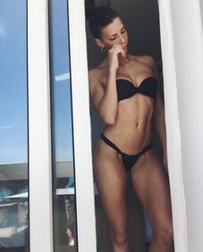 Giulia Calcaterra, topless col cocomero 24