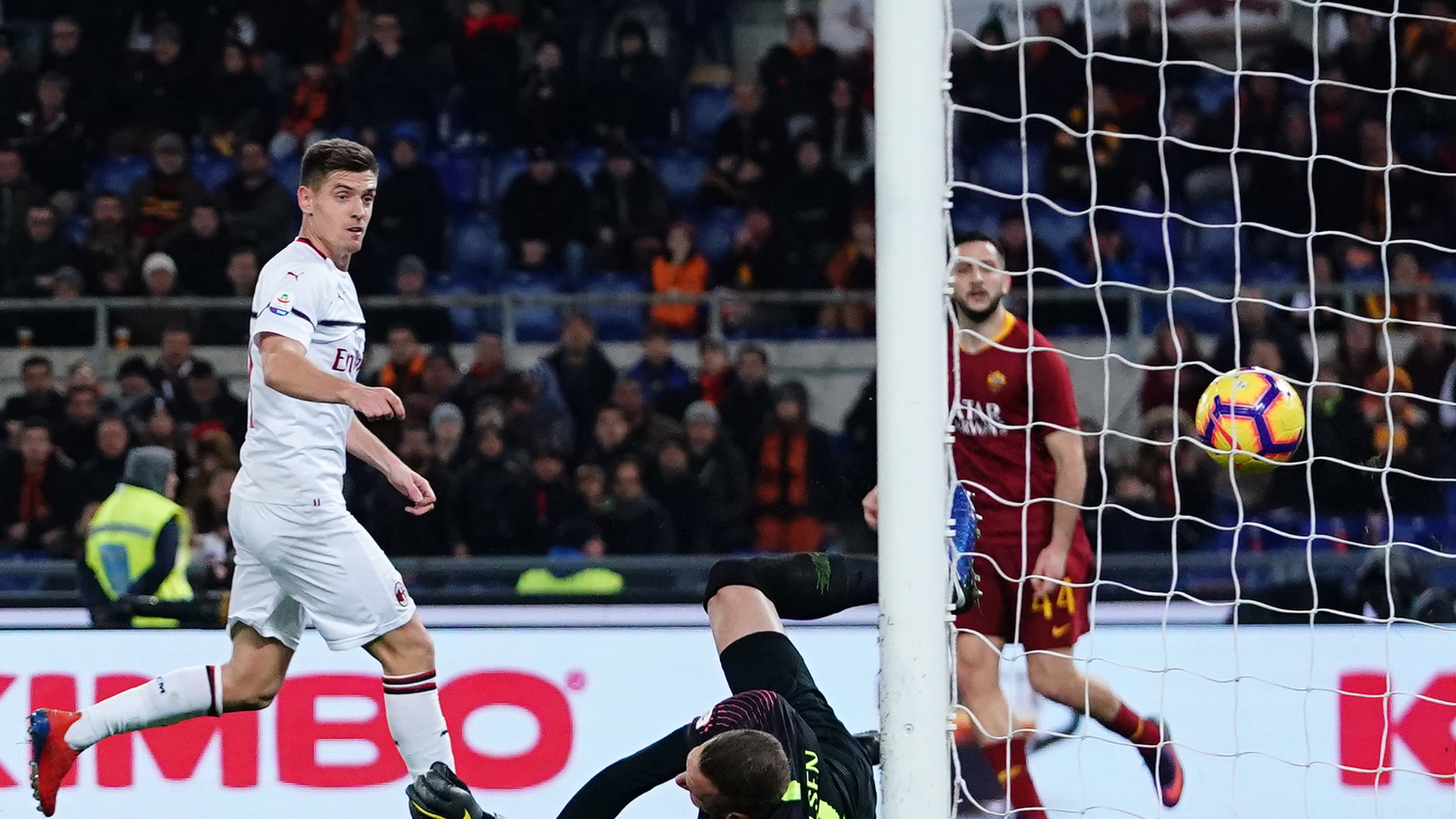 Piatek colpisce ancora. La Roma "bacia" Zaniolo e sbatte su super Gigio
