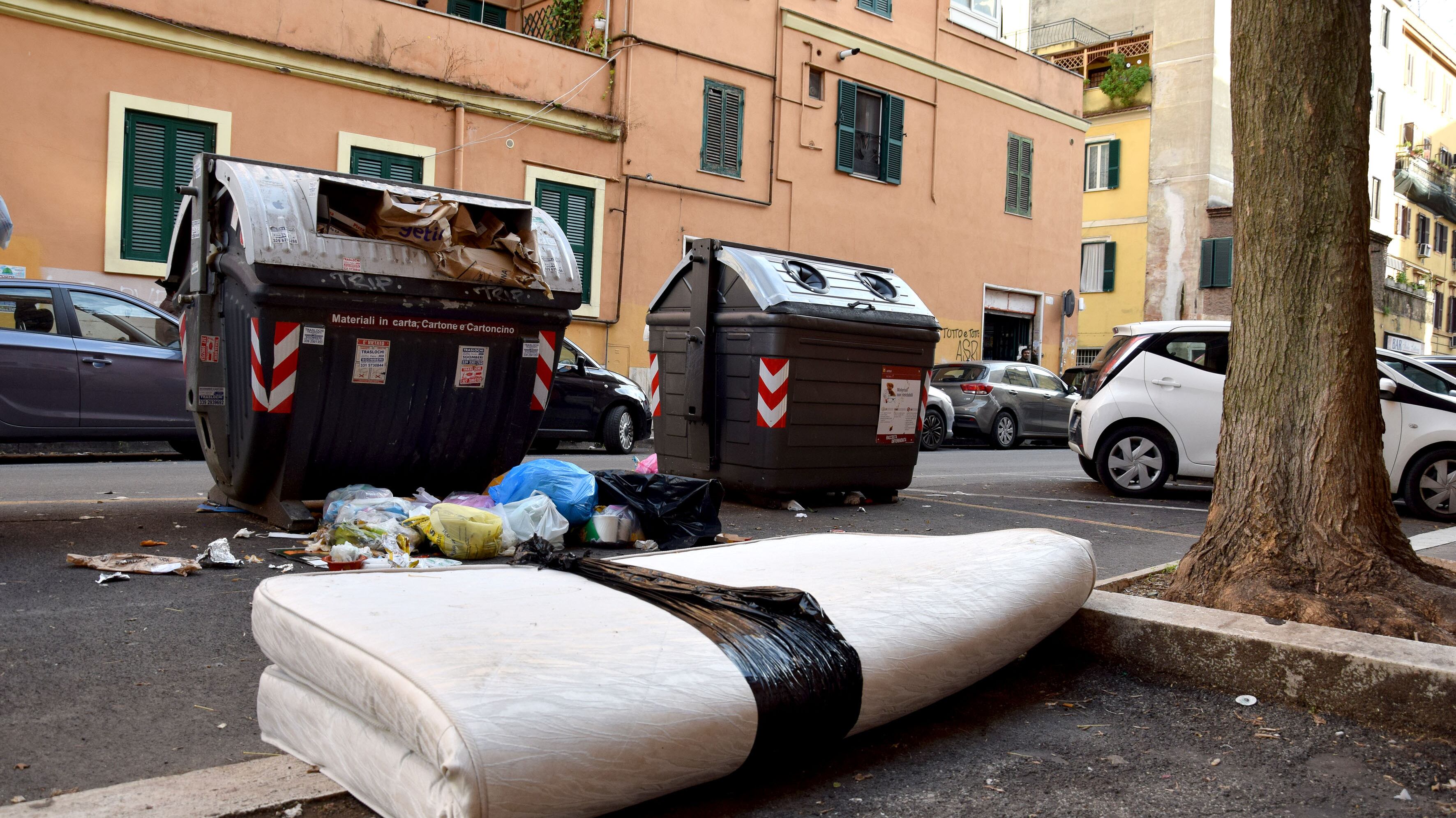 Autovelox, rifiuti, case sfitte e animali: occhio alle sanzioni con cui i Comuni cercano di fare cassa