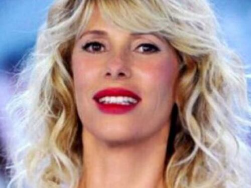 Alessia Marcuzzi risponde a chi critica il suo corpo: "Le mie gambe storte? Sono un pregio"