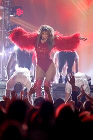 Billboard Music Awards: Madonna e J.Lo esplosive 14
