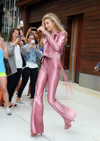 Jenner e Hadid, le sexy sorelle della moda 22