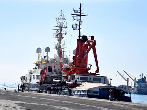 “Il governo italiano viola la legge”. E la nave della Ong torna in mare