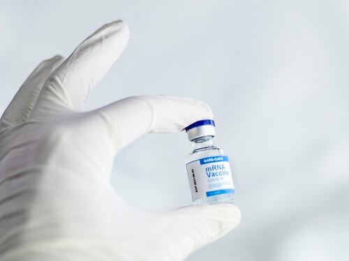 Covid, autorizzato il vaccino booster formulato con variante Beta