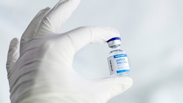 Covid, autorizzato il vaccino booster formulato con variante Beta