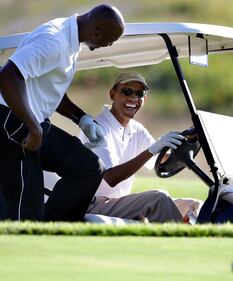 Polemica negli Usa Obama gioca a golf dopo la morte di Foley 1