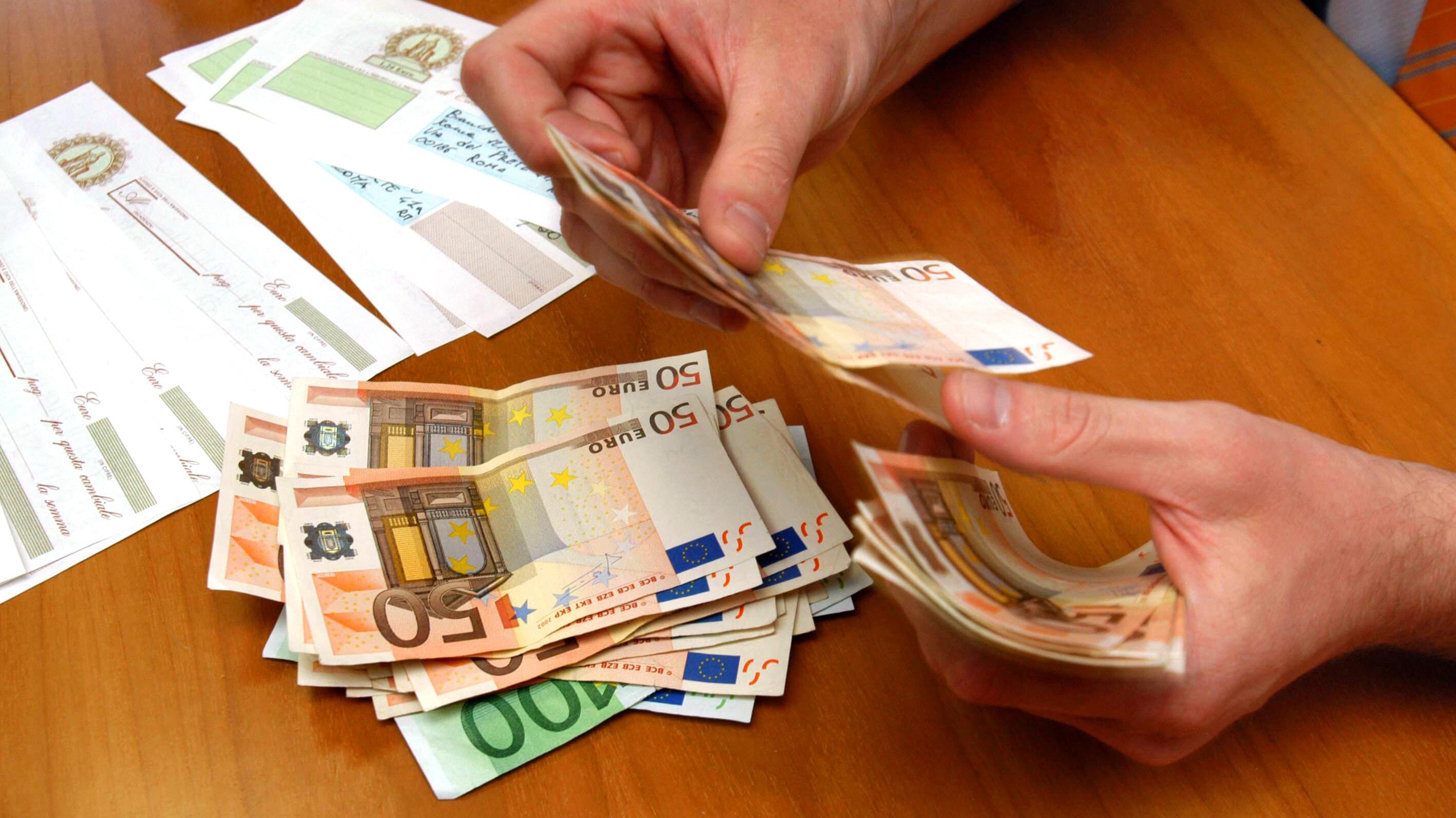 Ecco tutti i nuovi aumenti del 2013: ogni famiglia spenderà 1500 euro in più
