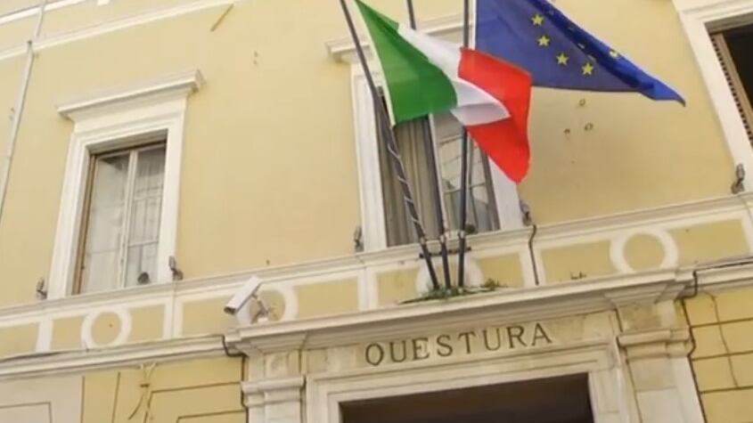 Pesaro, aggredisce la moglie nel cuore della notte: arrestato 49enne