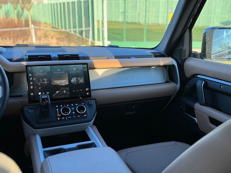 Land Rover Defender sei cilindri diesel: tutte le foto 5