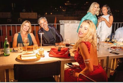 Beppe Convertini compie gli anni e festeggia con gli amici più cari 5