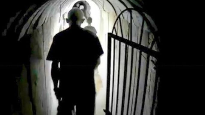 Nei tunnel e vestito da donna. Così vive il fantasma Sinwar. La sua caccia è senza tregua