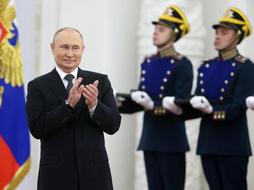 "Dottori sempre presenti". La salute, l'ipocondria: cos'ha davvero Putin