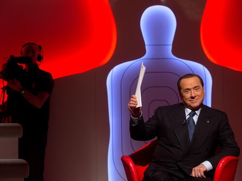 Il Cav smaschera Grillo: "Assassino ed evasore"