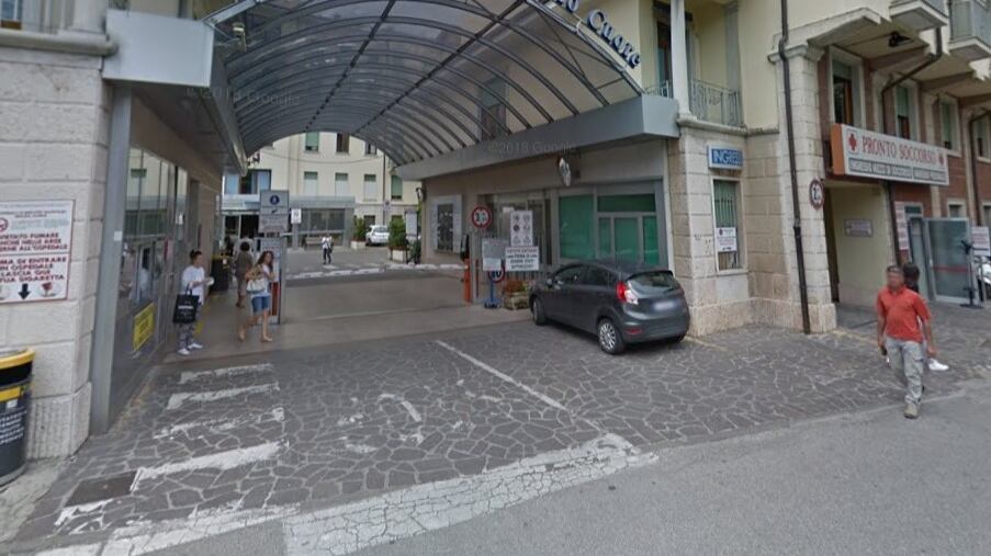 Verona, lite per un pc: nigeriano con ascia aggredisce marocchino