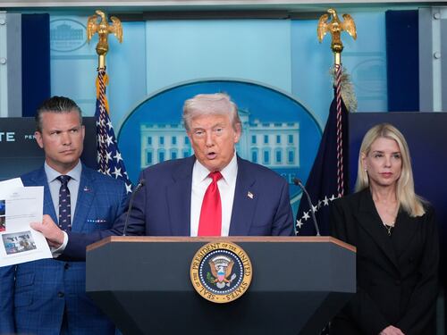 Trump: "In Alaska non ci sarà Zelensky. A Putin dirò che la guerra deve finire". Mercoledì vertice Ue
