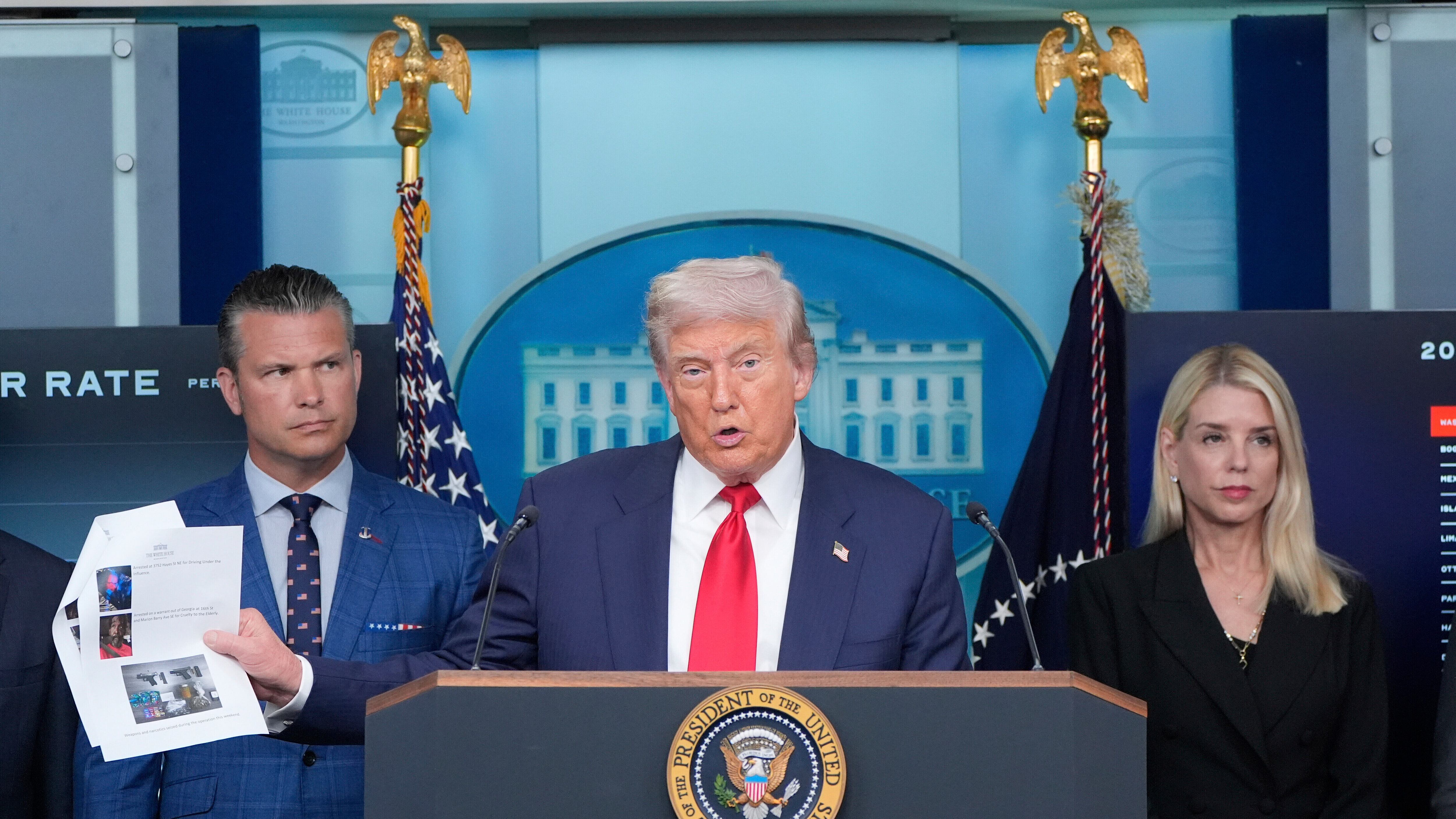 Trump: "In Alaska non ci sarà Zelensky. A Putin dirò che la guerra deve finire". Mercoledì vertice Ue