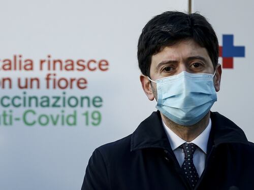 "Non hanno applicato il piano pandemico". Speranza 5 ore sotto torchio dai pm