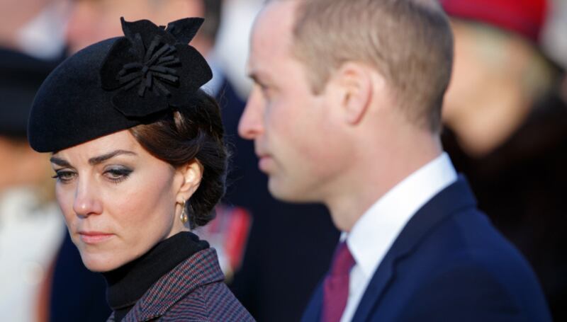 Kate Middleton ed Elisabetta II, stili a confronto 17