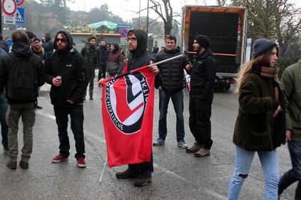 Macerata, antifascisti in piazza 4