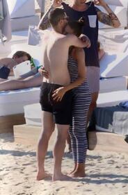Mattia Destro e Ludovica Caramis: esplode la passione a Mykonos 8