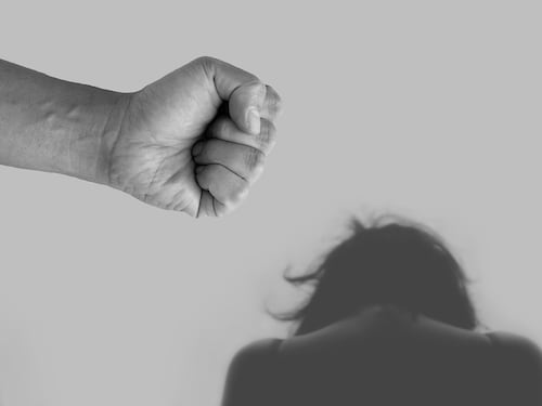 Violenze e vessazioni alla ex, denunciato rumeno 19enne