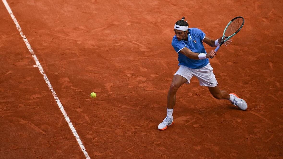 La corsa di Musetti termina in semifinale contro Djokovic. L'italiano domani in campo per il bronzo