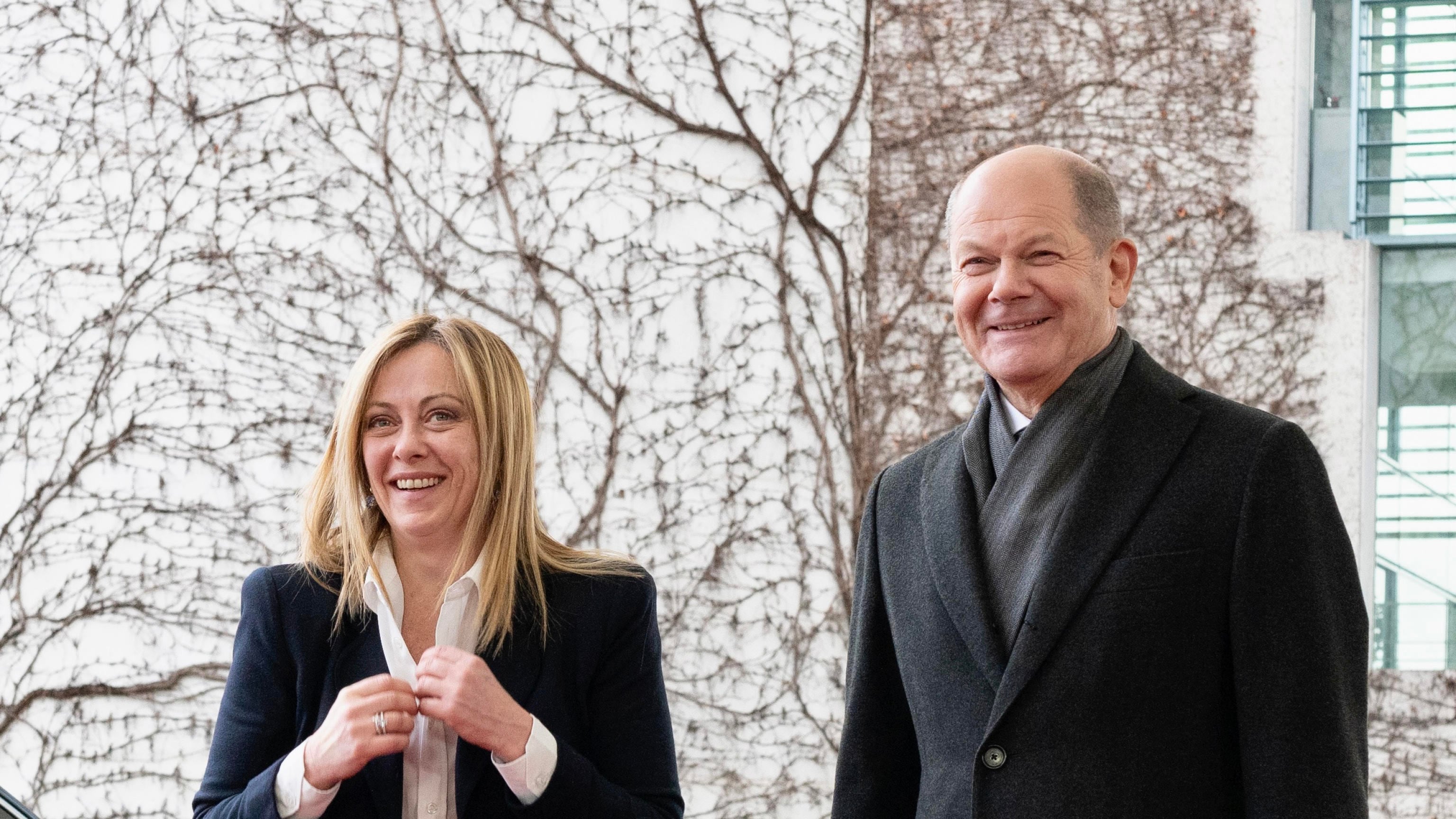 Incontro Meloni-Scholz. Sui migranti: "Chi non può restare deve tornare"