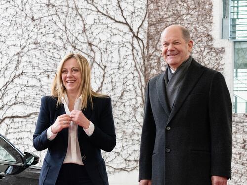 Incontro Meloni-Scholz. Sui migranti: "Chi non può restare deve tornare"