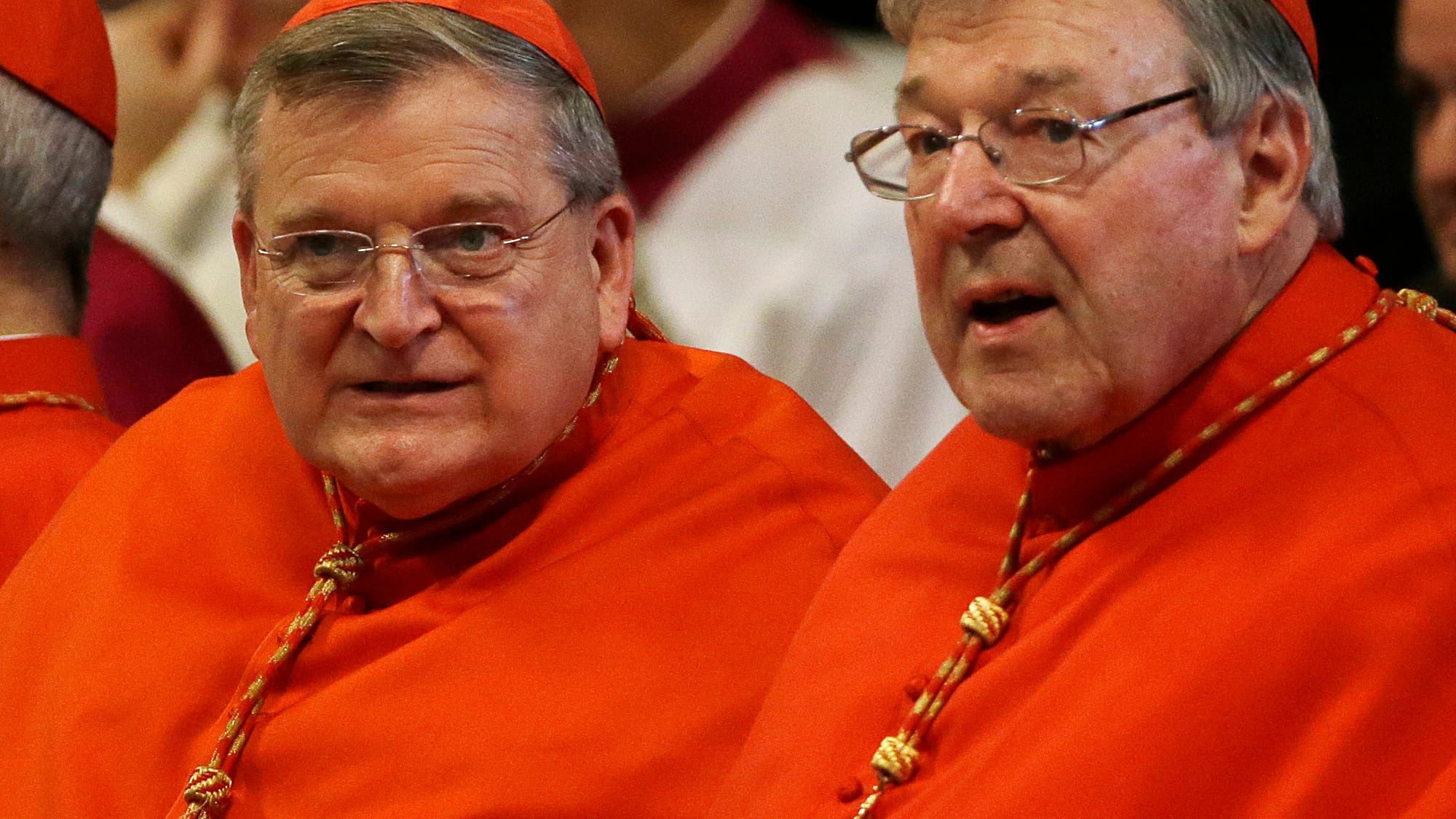 Spunta il dossier Burke: i silenzi sugli abusi e il trans a capo della Congregazione di suore