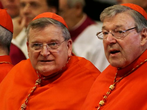 Spunta il dossier Burke: i silenzi sugli abusi e il trans a capo della Congregazione di suore
