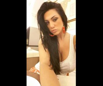 Marika Fruscio, mare e topless su Twitter 17
