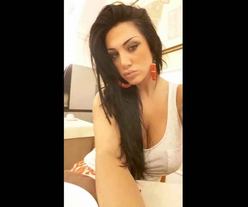 Marika Fruscio, mare e topless su Twitter 17
