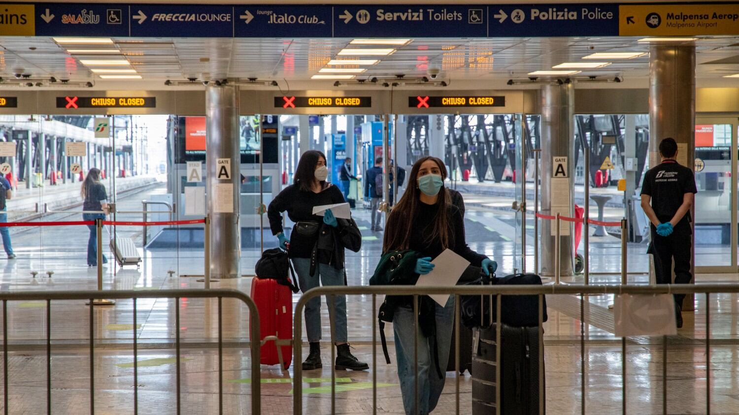 Covid, cambiano le regole per i viaggi all’estero: cosa c’è da sapere