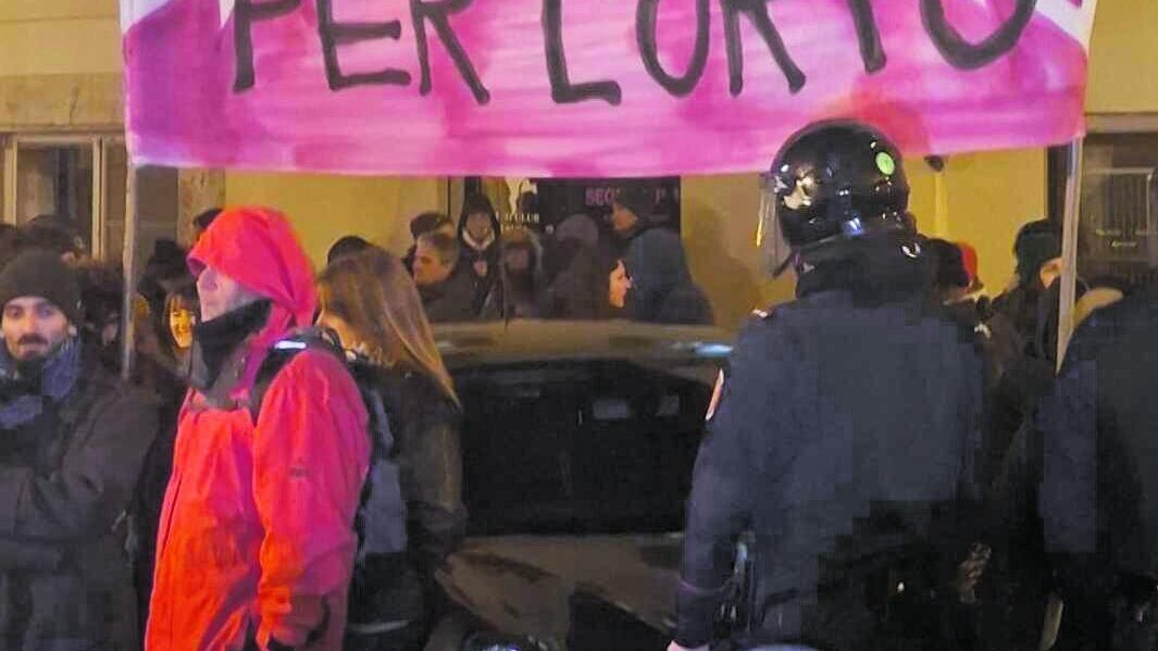 Striscione choc contro Ramelli: "Concime per l'orto"