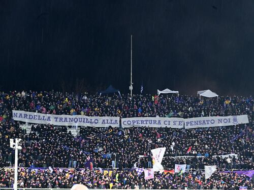 La curva viola contro Nardella e Giani: striscioni e cori contro sindaco e governatore