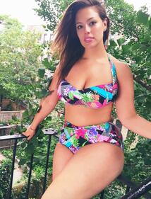 Ashley Graham, la modella curvy che fa impazzire il mondo 21