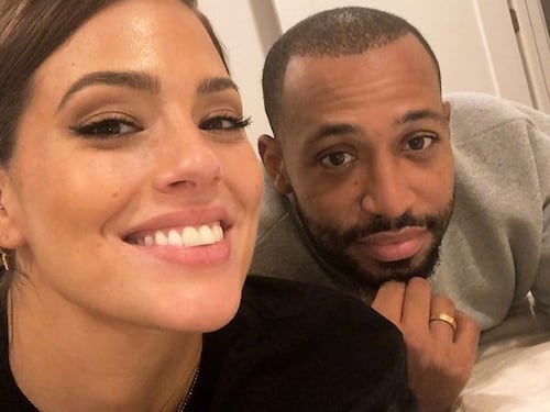 Ashley Graham allatta in pubblico