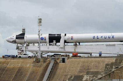 SpaceX, la storia è scritta: lanciata la navicella Crew Dragon 4