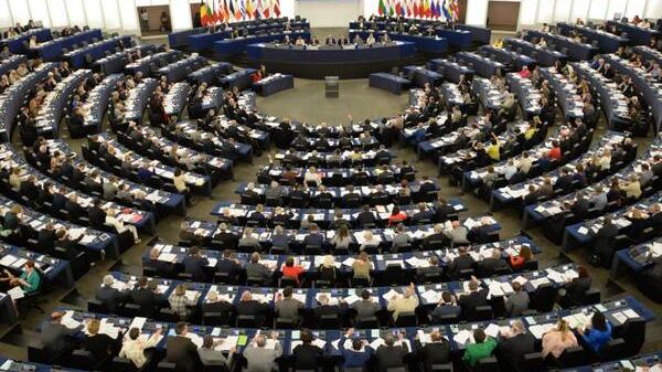 Le pensioni top secret degli eurodeputati: "Quanto prendiamo? C'è la privacy"